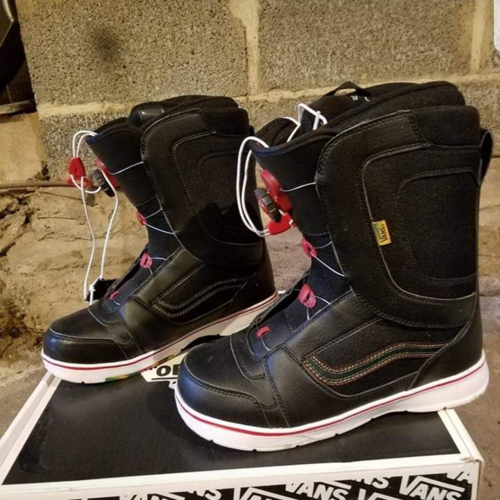 Men's Size 13 Vans Snowboarding Boots (Like New)